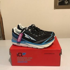 Altra torin IQ running shoes; tennis shoes; blue